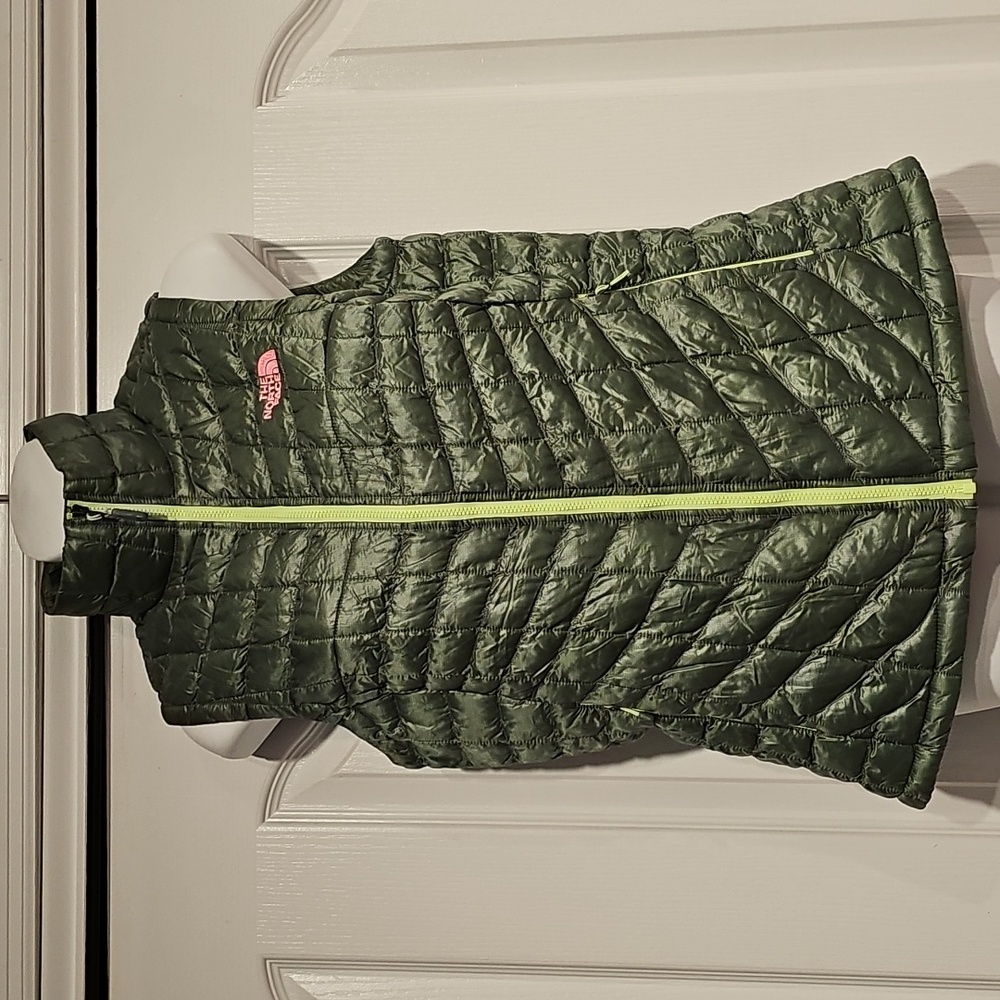 The North Face Thermoball Down Alternative Insulated Puffer Vest Sz S MSRP $149